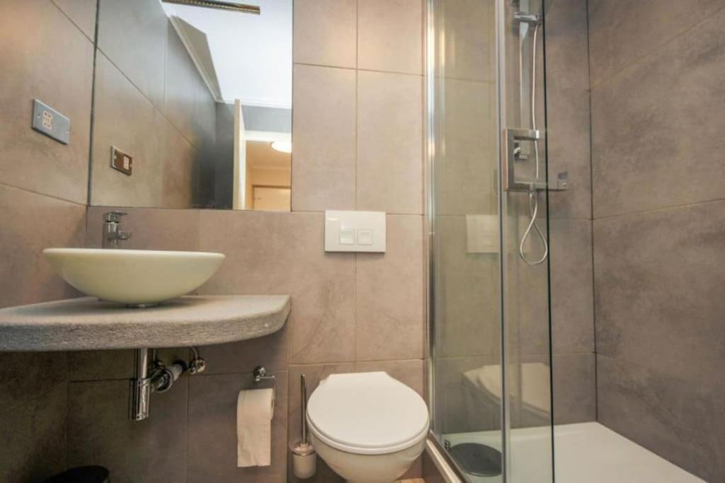 Morden Flat Close To Dlr Station With Free Parking Лондон Екстериор снимка