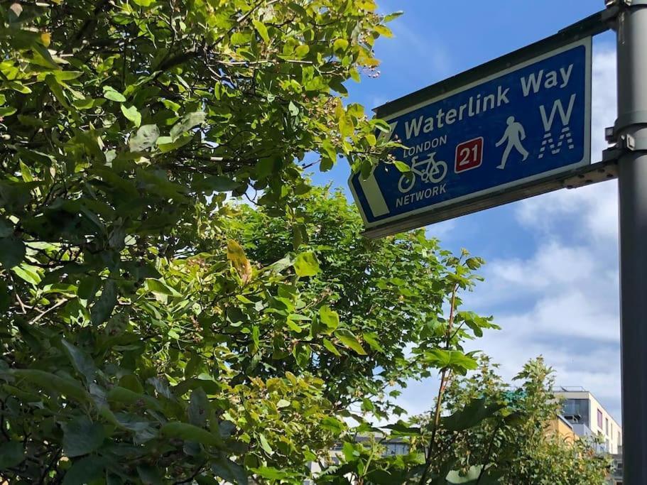 Morden Flat Close To Dlr Station With Free Parking Лондон Екстериор снимка