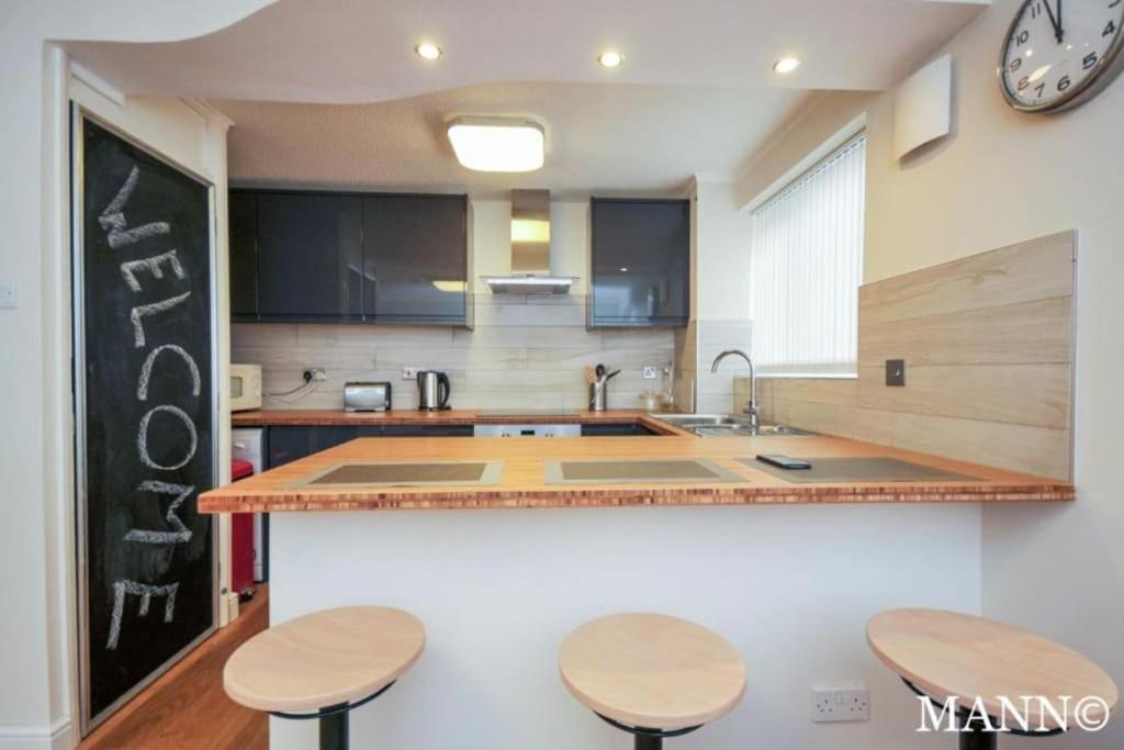 Morden Flat Close To Dlr Station With Free Parking Лондон Екстериор снимка