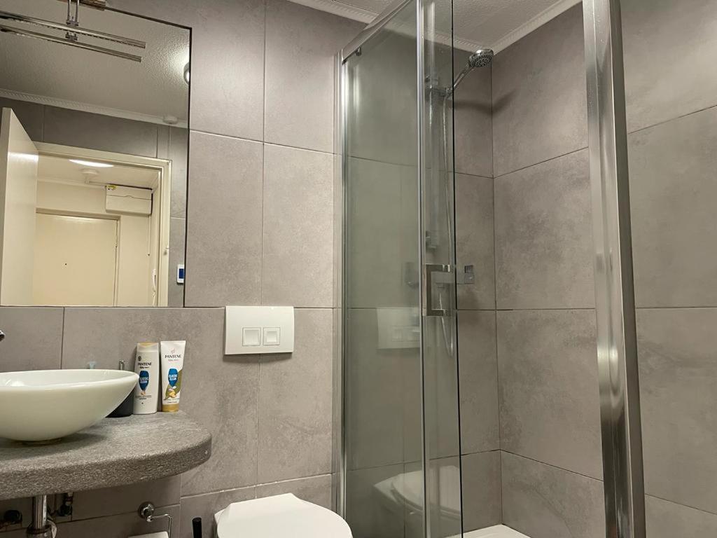 Morden Flat Close To Dlr Station With Free Parking Лондон Екстериор снимка